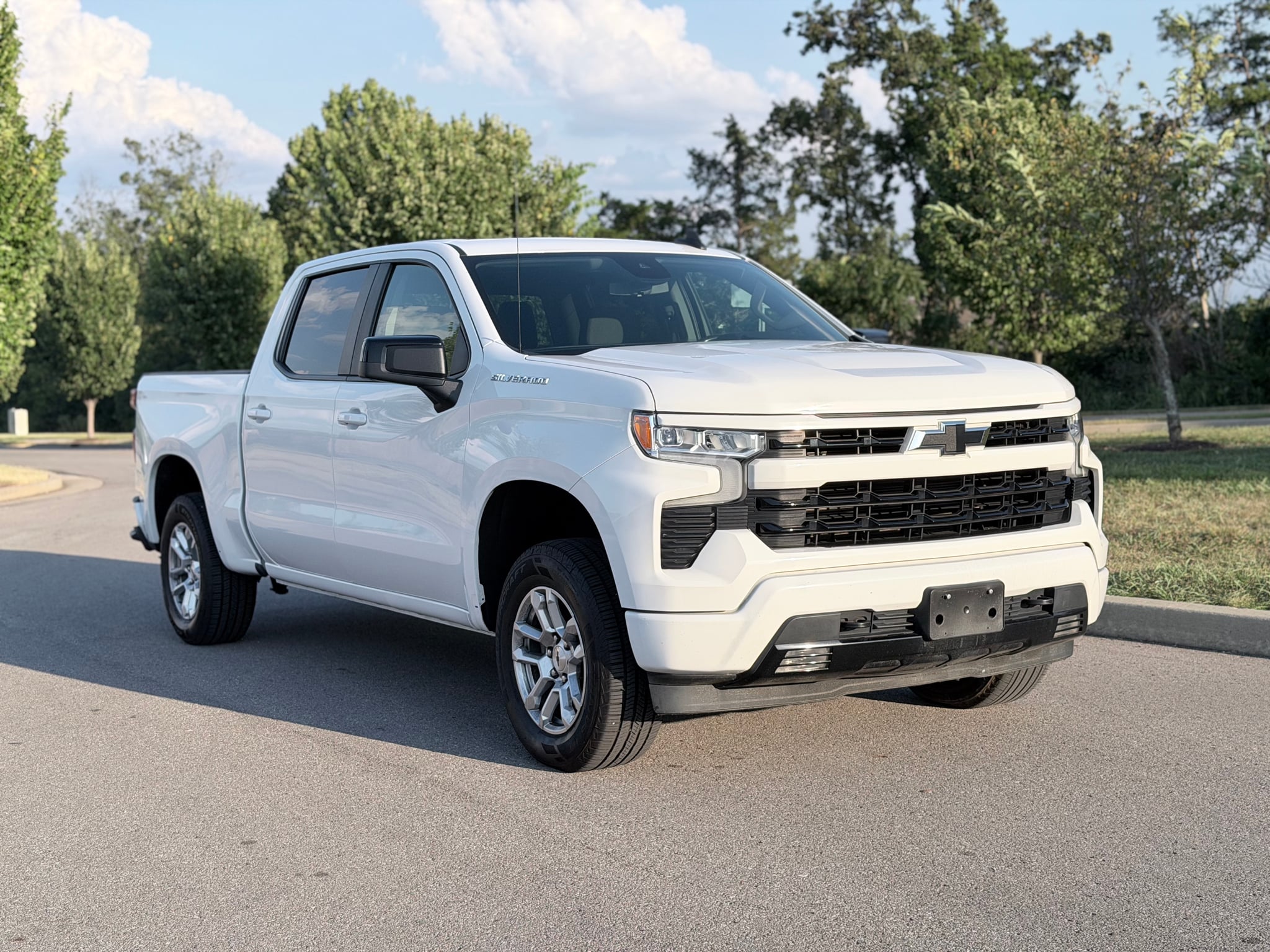 2022 CHEVROLET Silverado - Image 1